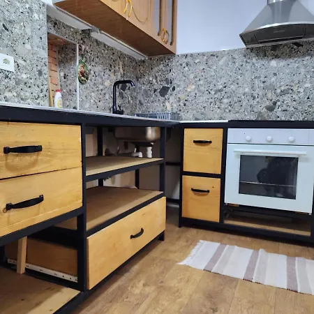 Gogh Apartament Τίρανα