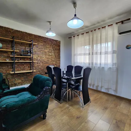 Gogh Apartament * Τίρανα
